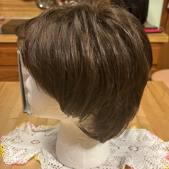Beautiful wig TLC - Picture 4 of 9